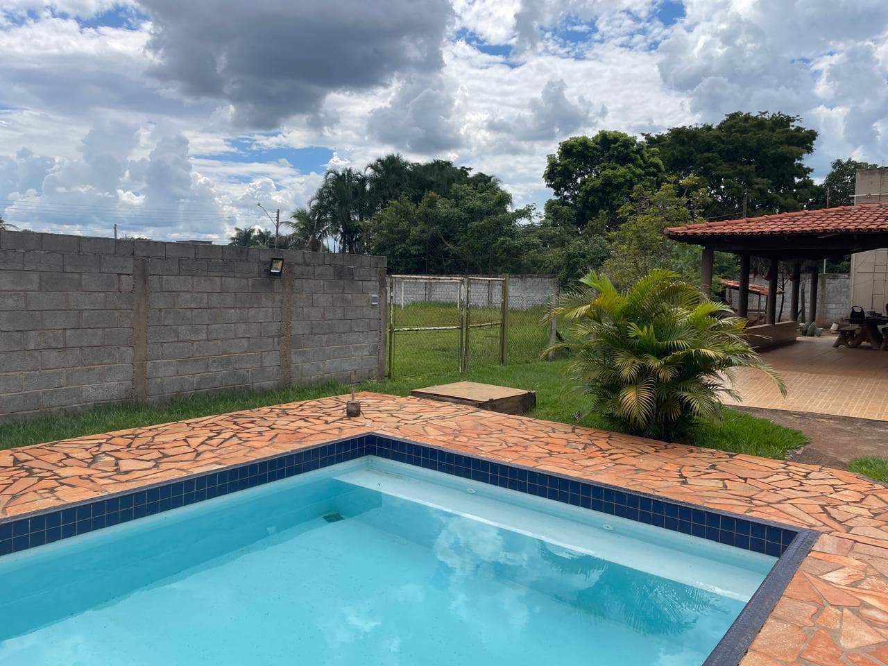 Casa Com 100 m² em Terreno de 2.223,95 m² Setor Privê Residencial Elza Fronza