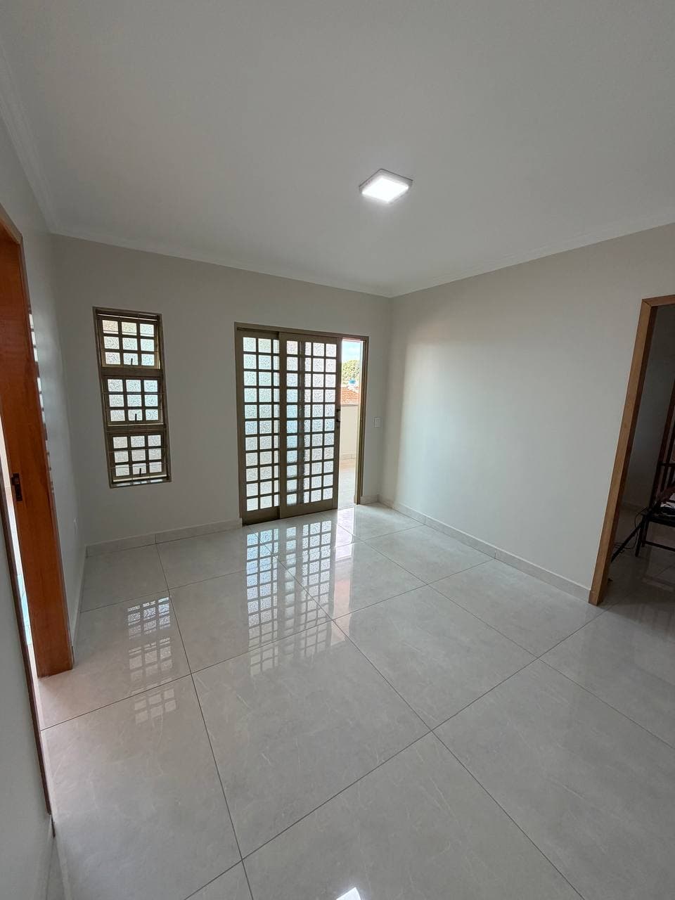 Exclusivo Sobrado no Jardim Tropical | 3 Suítes, Piscina, Churrasqueira e Lindo Jardim
