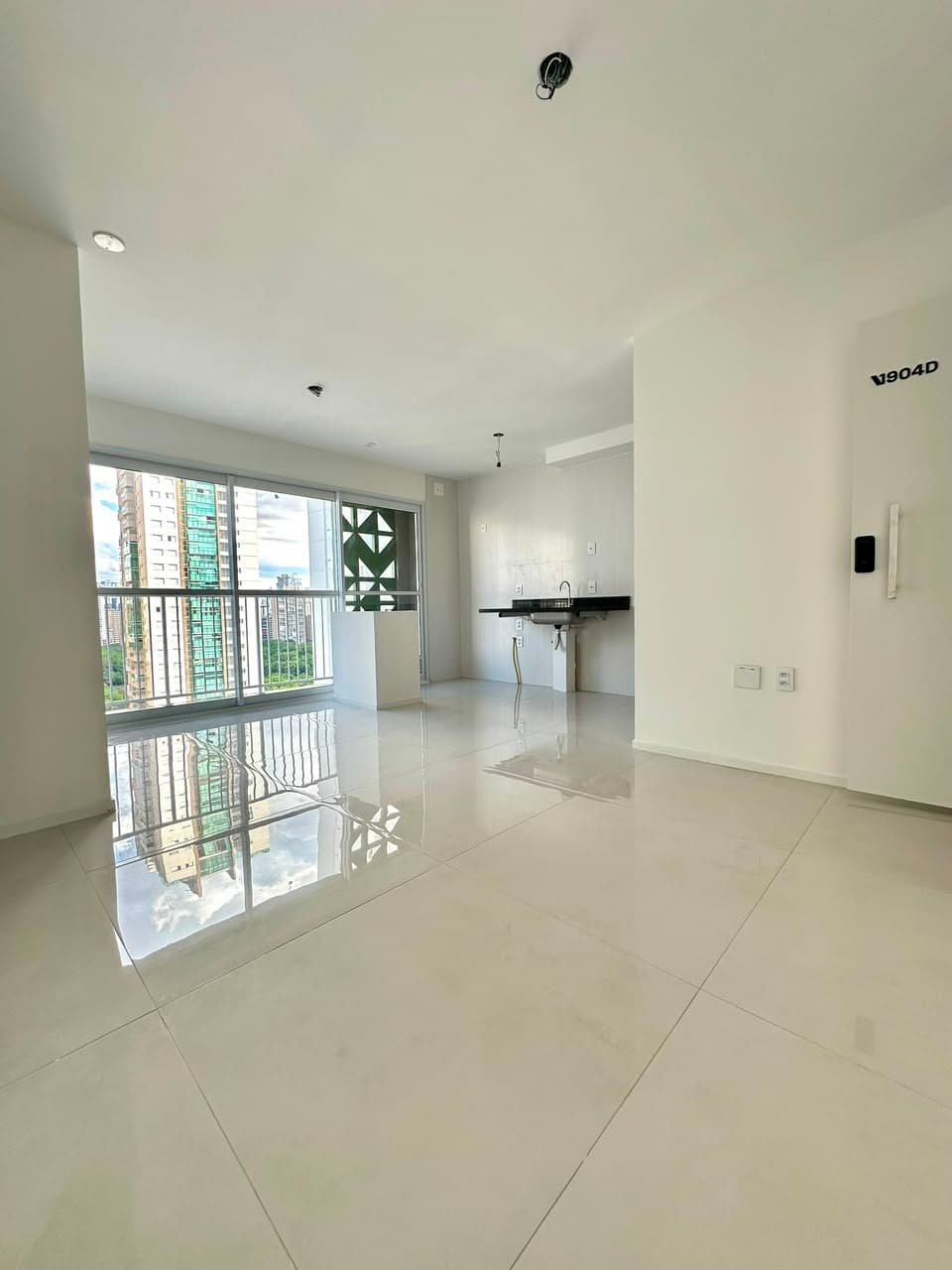 Apatamento no Bueno prox. ao Pq. Vaca Brava - 2/4 sendo 1 suite, nascente - Andar alto