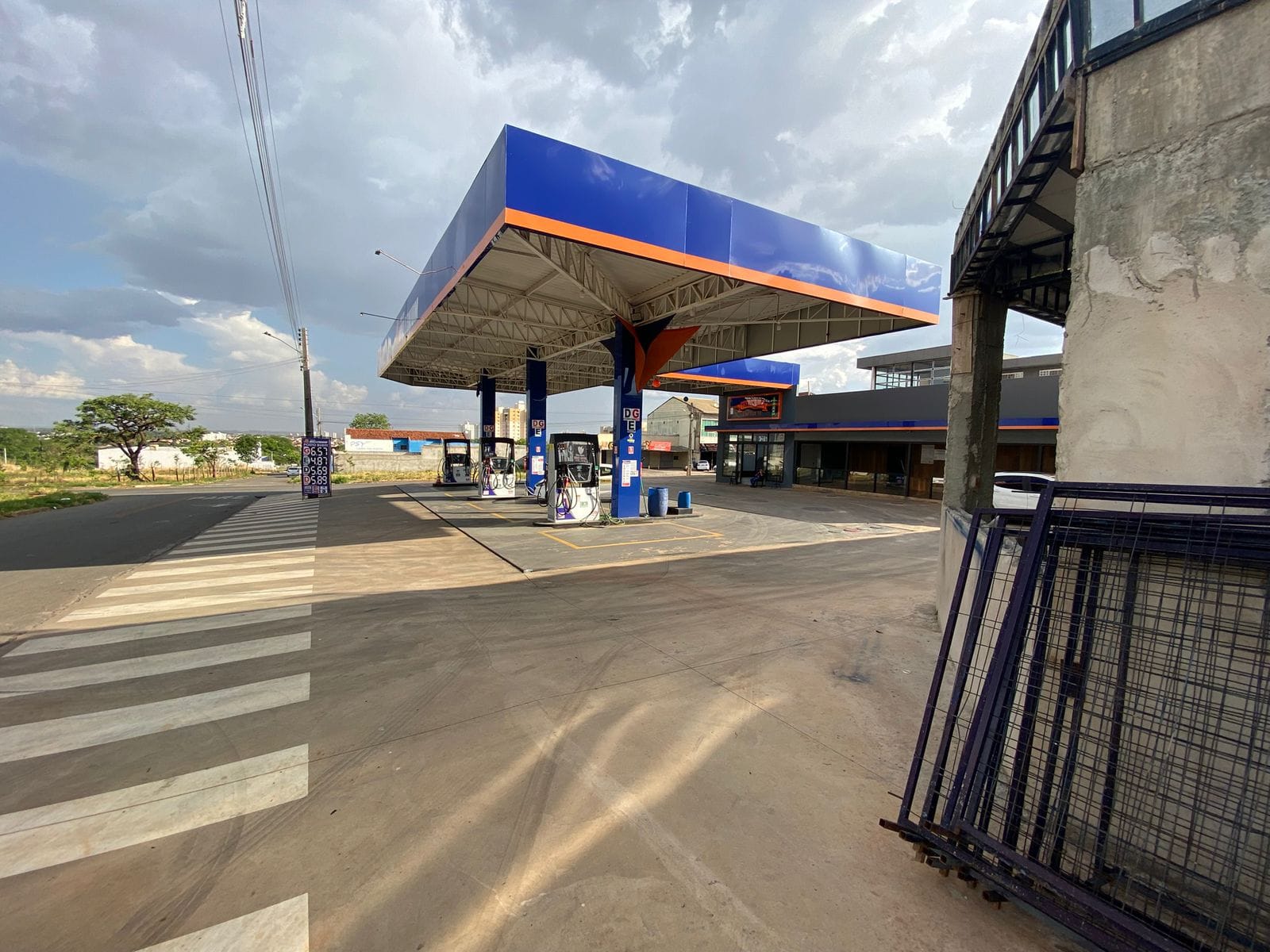 Posto de Combustível Vila São Tomaz 920M²