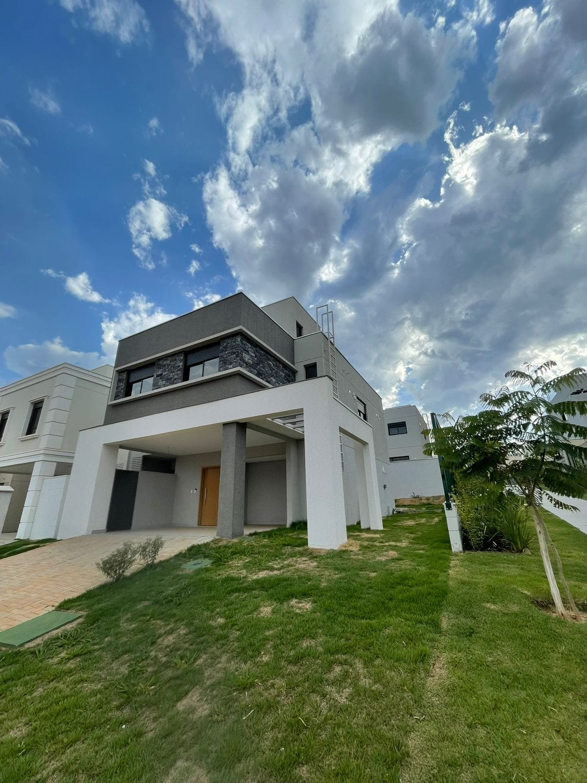 Sobrado no Jardins Lyons 302m²