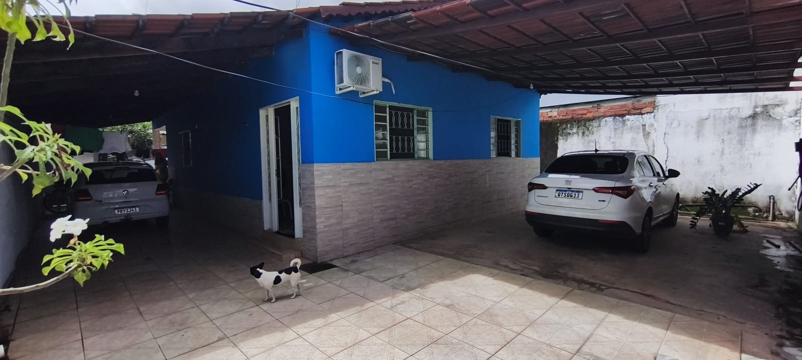 Casa com barracão nos fundos em lote de 360m²