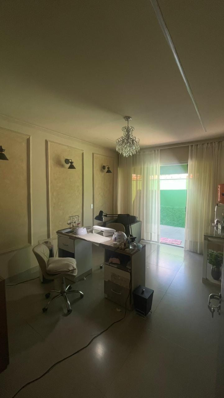 Casa na Esquina 208m² - Parque Amazonia