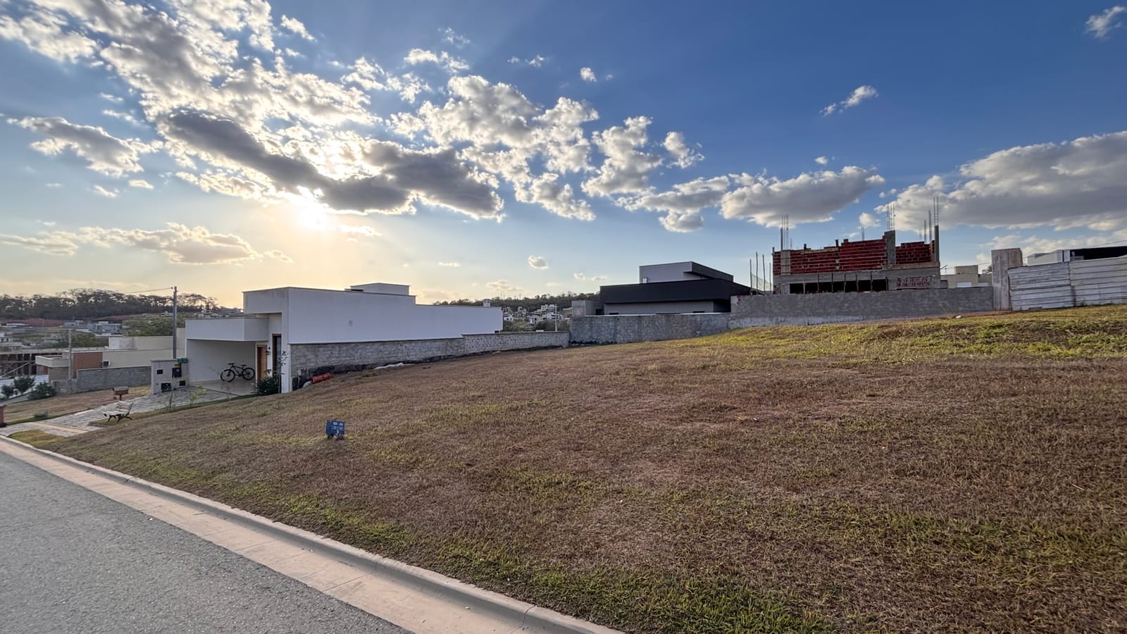 Lote no Jardins Bolonha 300m²