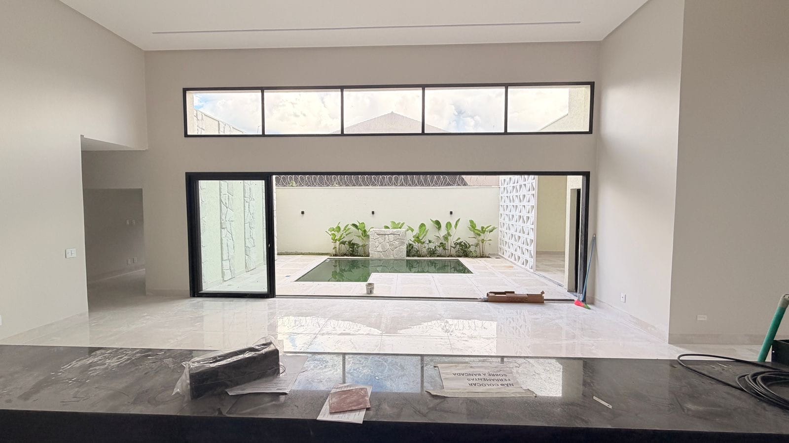 Casa térrea - Alto Padrão | Jardim Atlântico 248m²