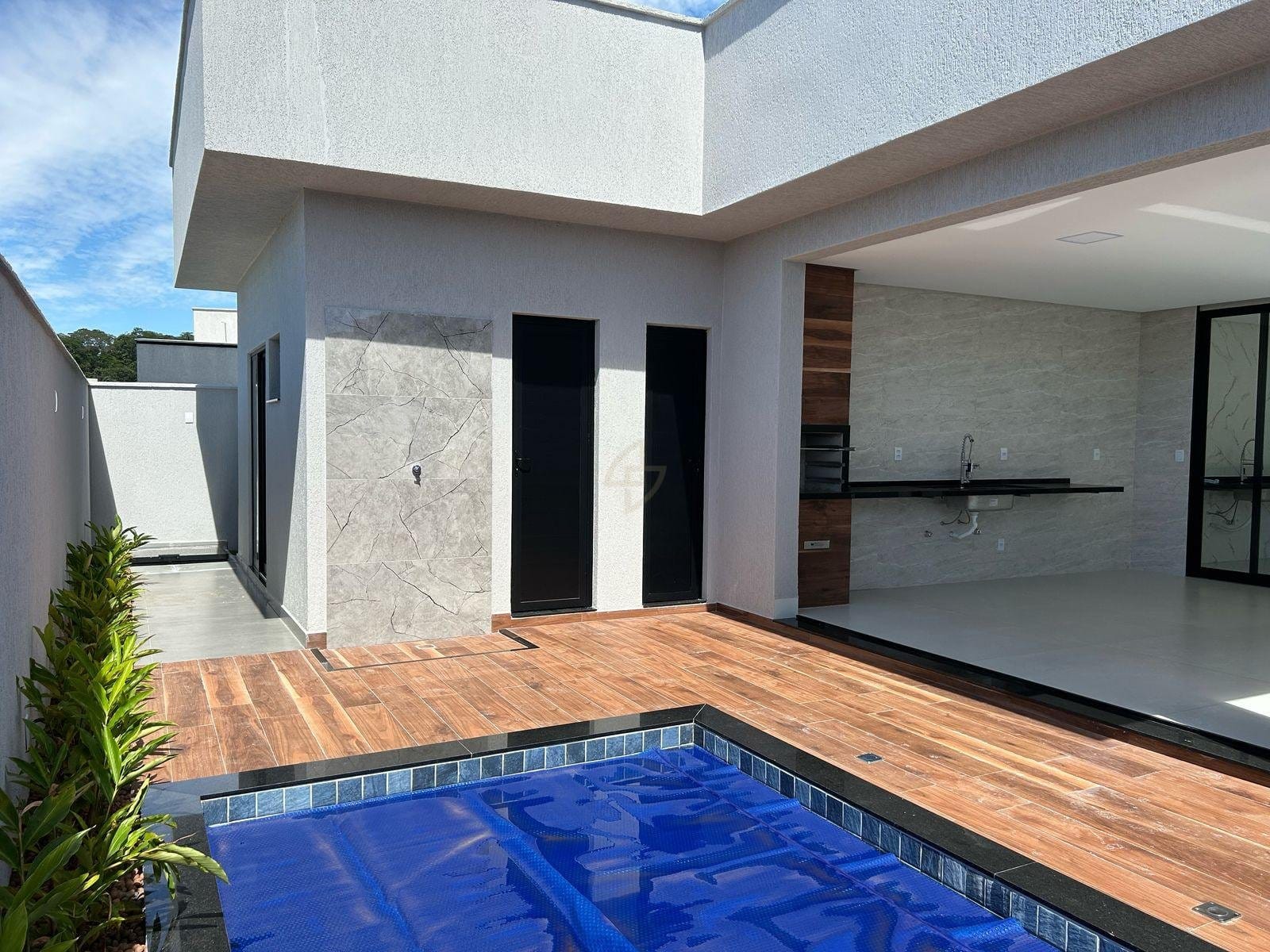 Casa Cond. Jardins Nápolis 368m²