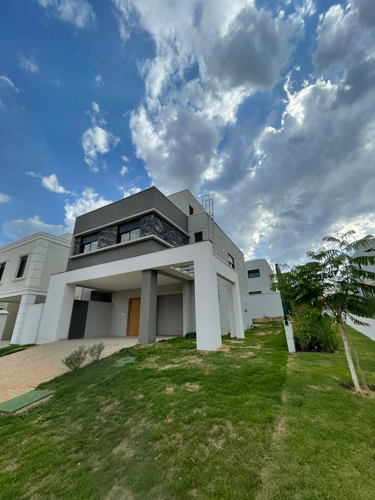 Sobrado no Jardins Lyons 302m²