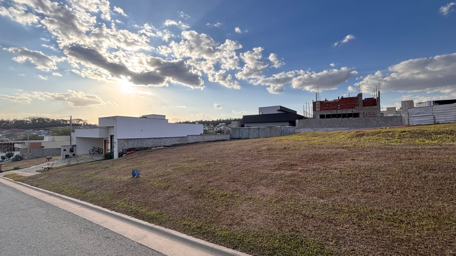 Lote no Jardins Bolonha 300m²