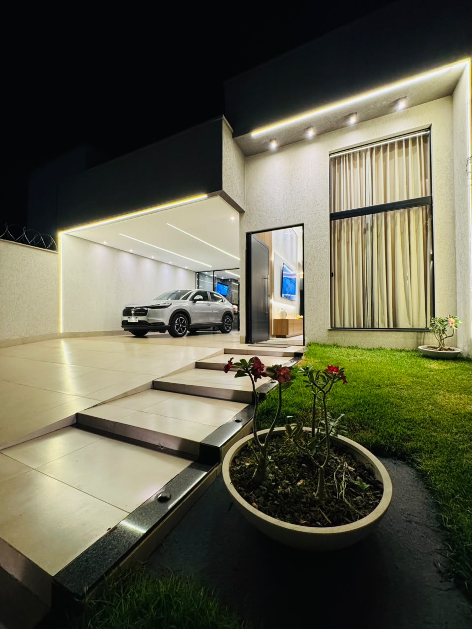 Casa Térrea 3Q no Cardoso 2 - Porteira Fechada 130m²