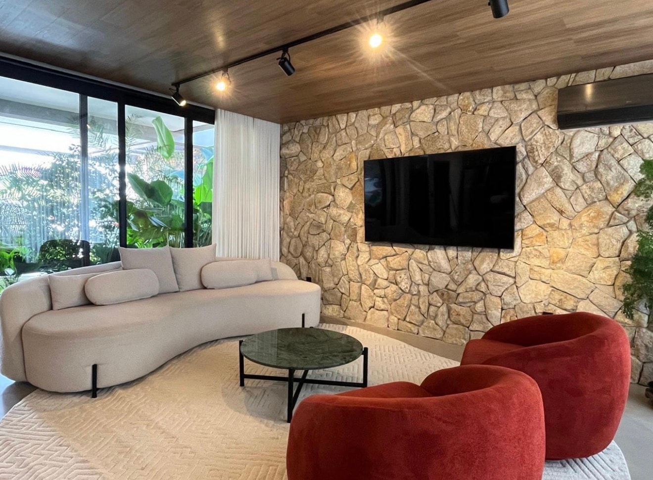 Sobrado 4 suítes + escritório 230m2