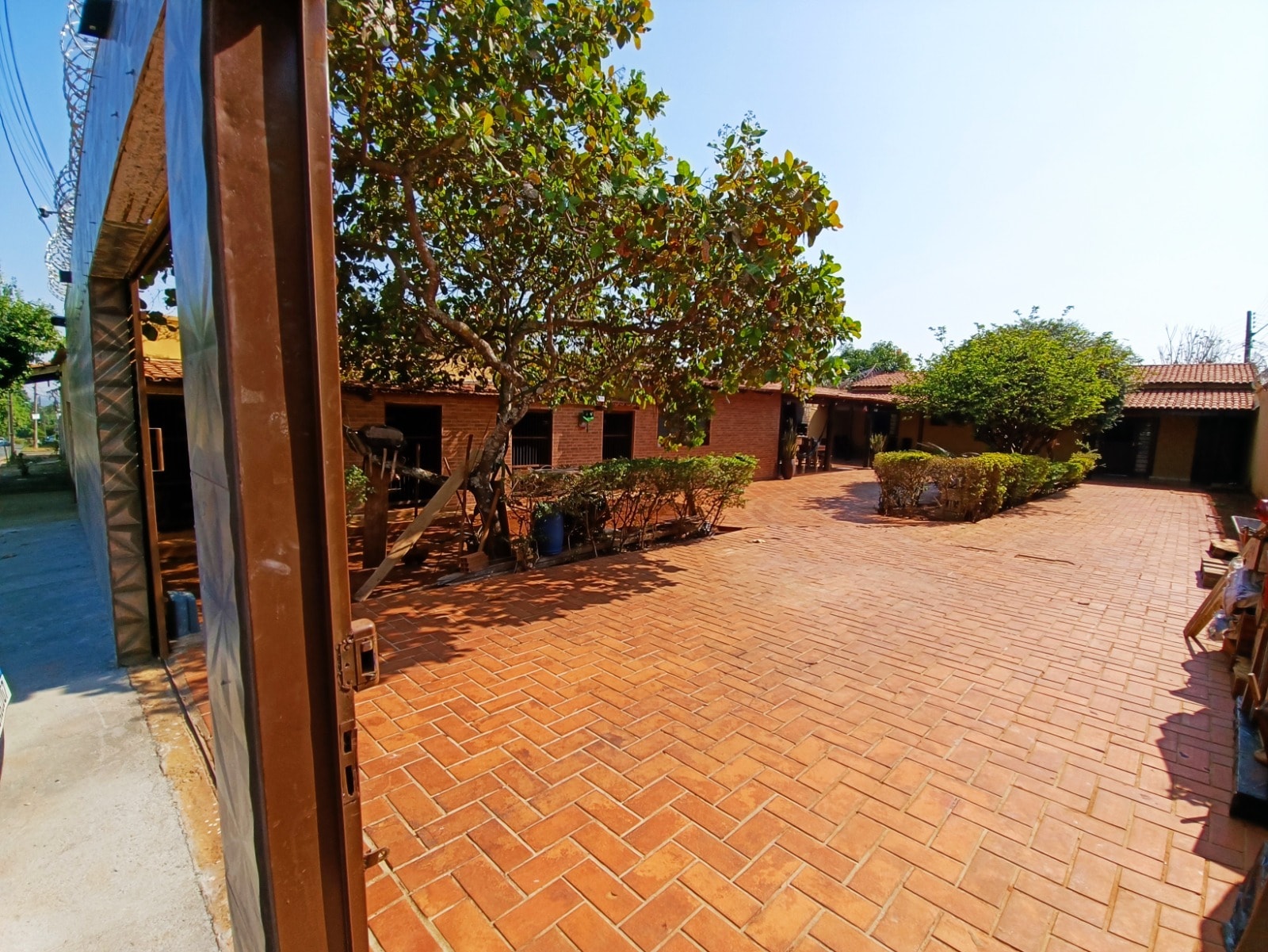 Casa três quartos no setor Faicalville - 192m²