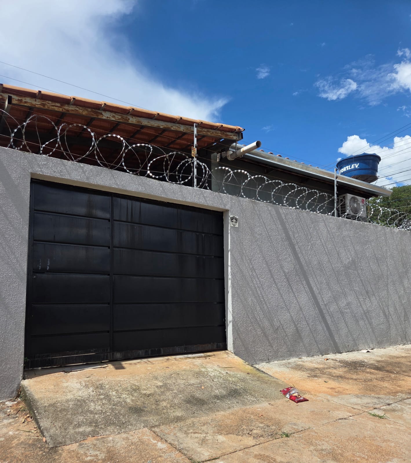 DUAS CASAS NO MESMO TERRENO - SETOR SÃO CARLOS, GOIÂNIA