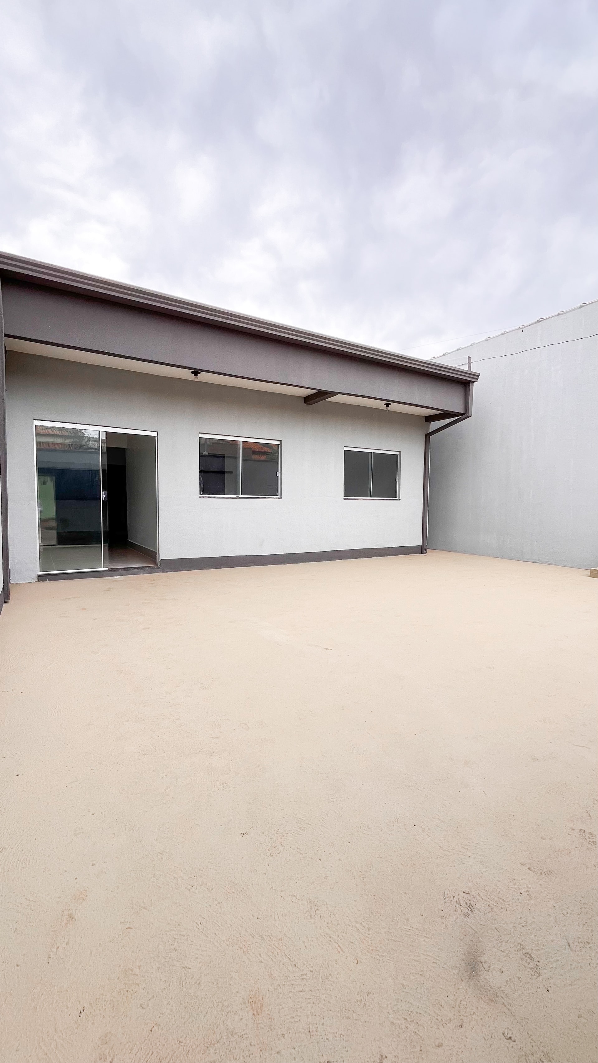 Casa com Garagem para 4 Carros | Setor Barra da Tijuca 83m²