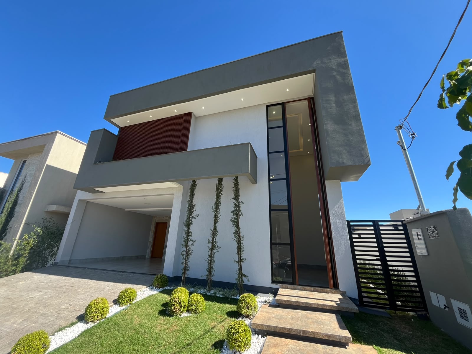 Sobrado no Jardins Bolonha Senador Canedo - 183m²