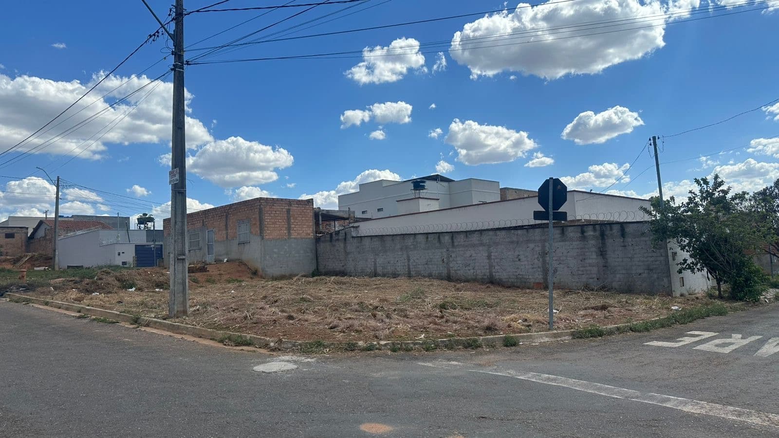 Lote de Esquina Residencial Português 250m²