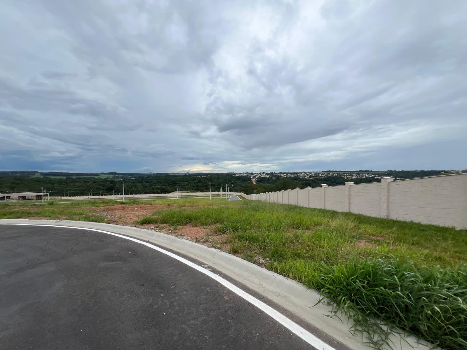 Lote Cond. Vinhas Flamboyant 347m²