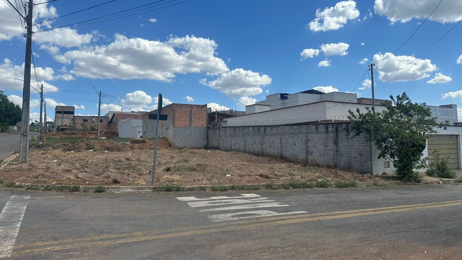 Lote de Esquina Residencial Português 250m²