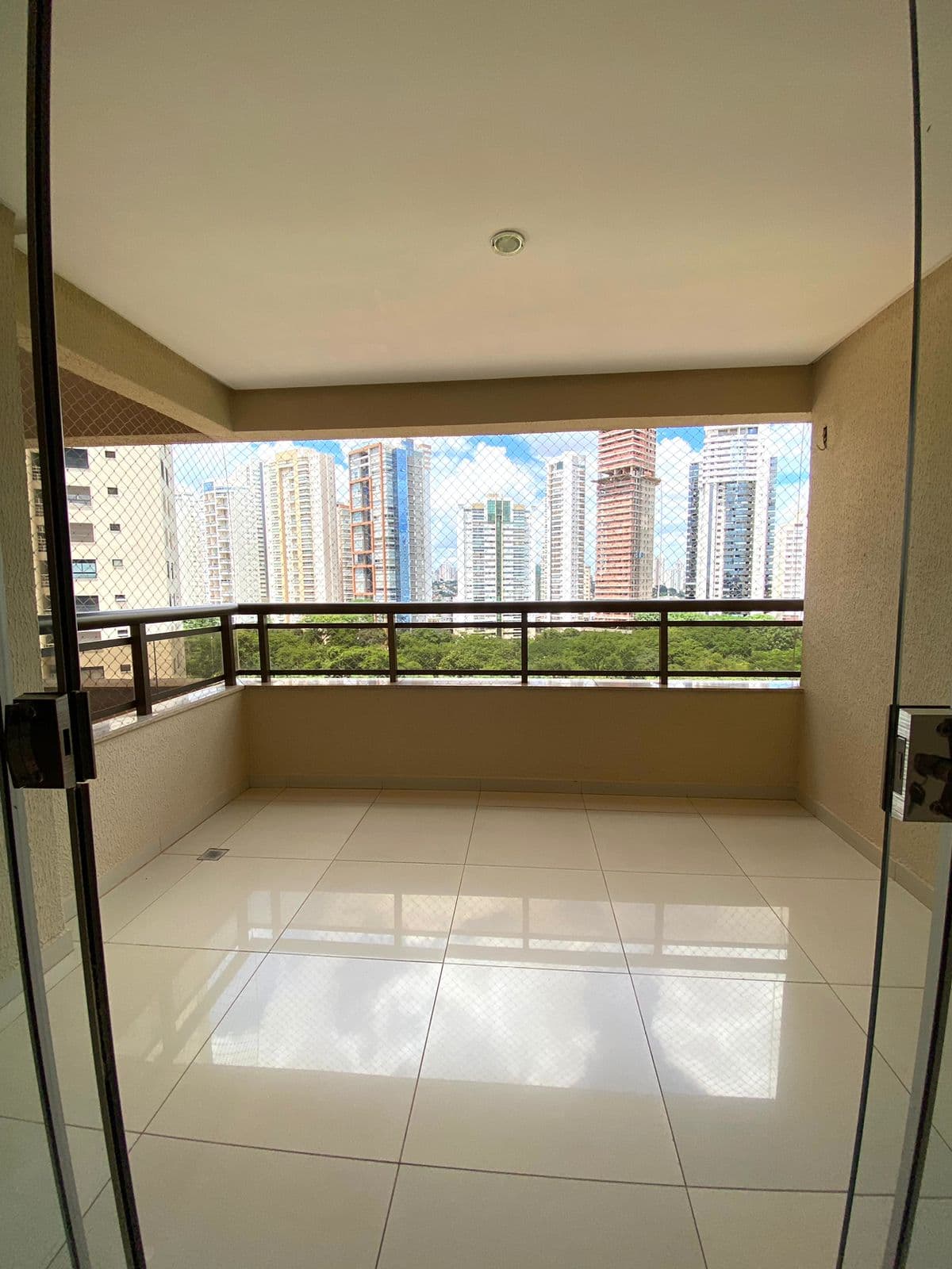 Lindo apartamento de 3 quartos em frente o Parque Flamboyant