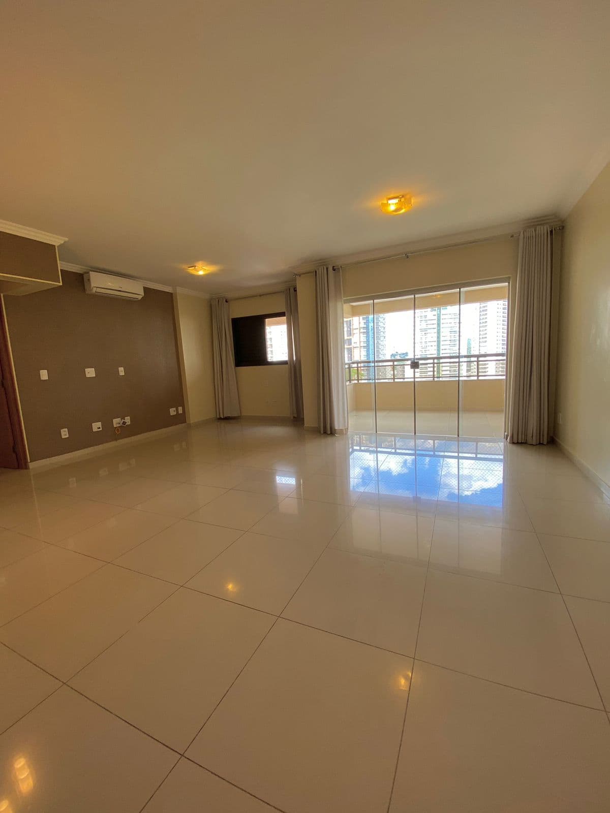 Lindo apartamento de 3 quartos em frente o Parque Flamboyant