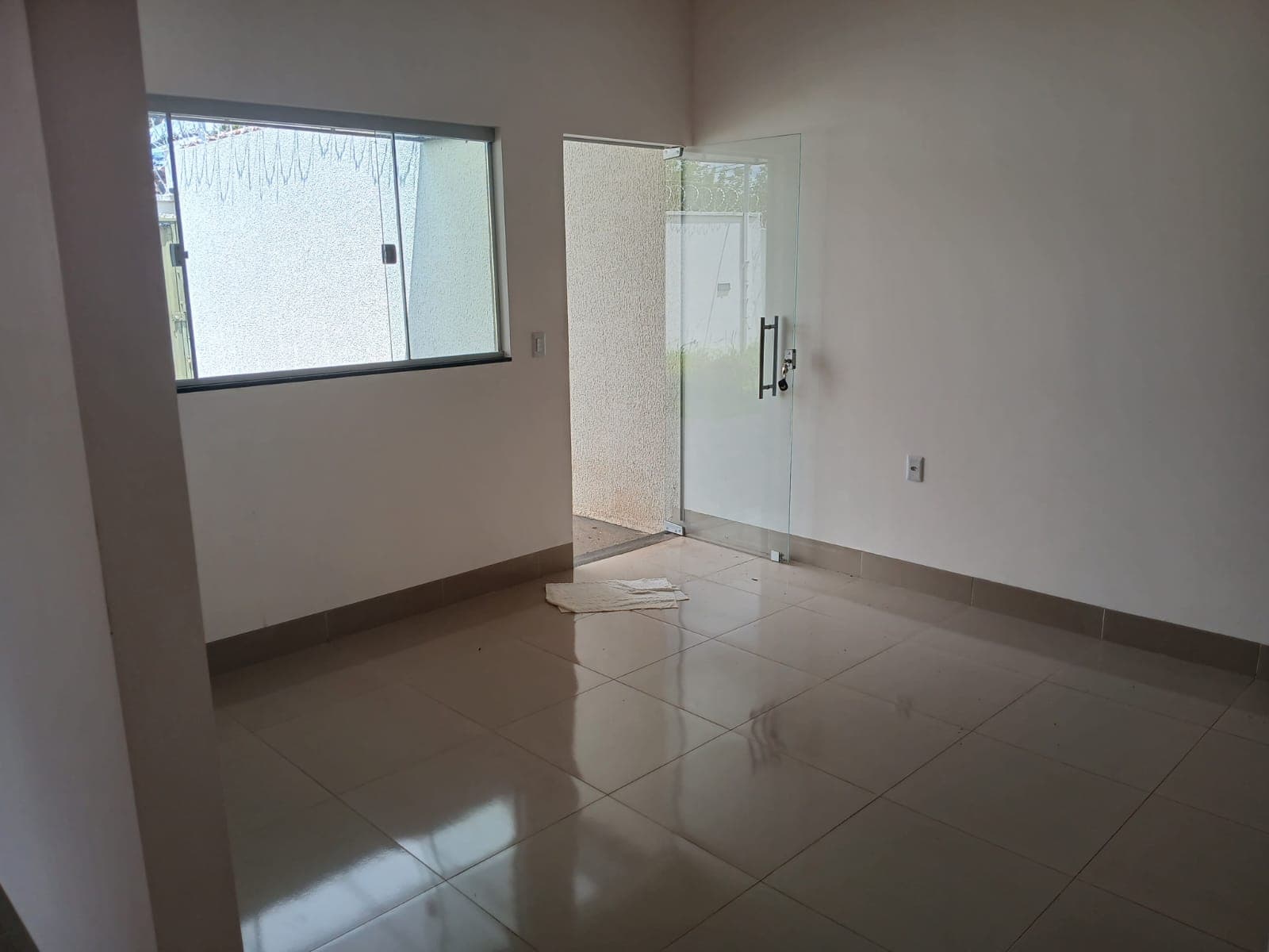 Vendo Res. Itaipu 257m²