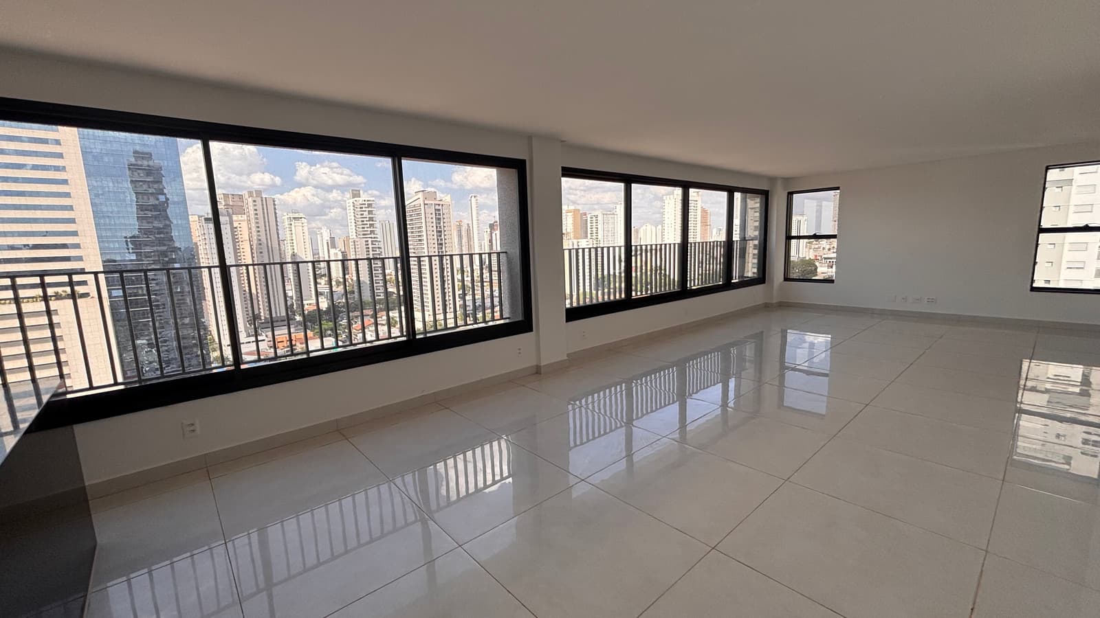 Penthouse Cristal Tower 202m²