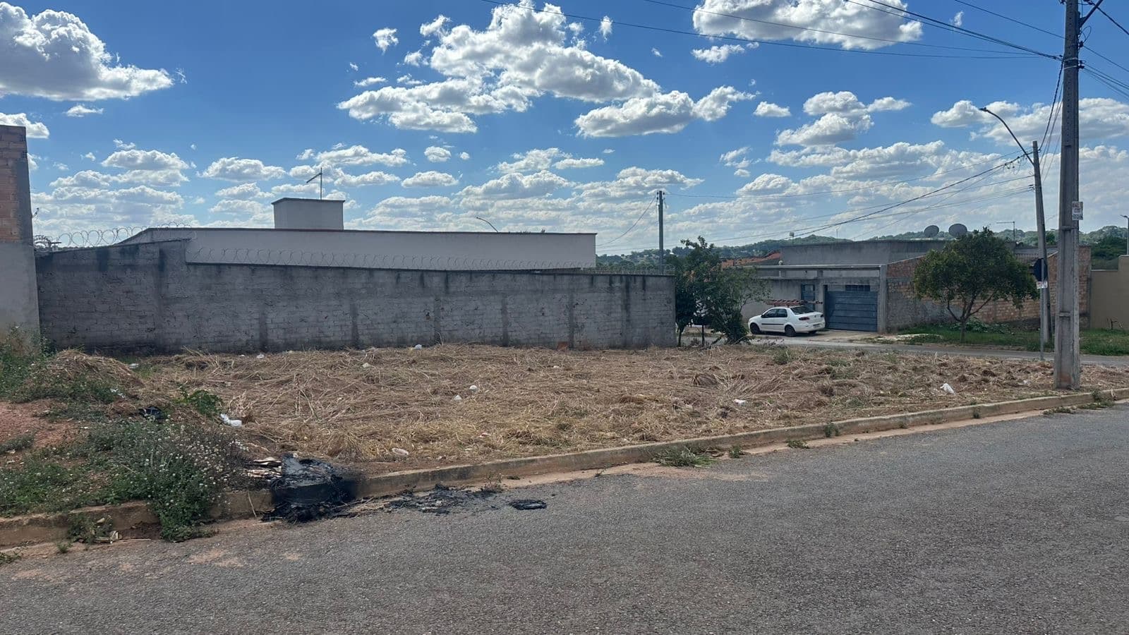 Lote de Esquina Residencial Português 250m²