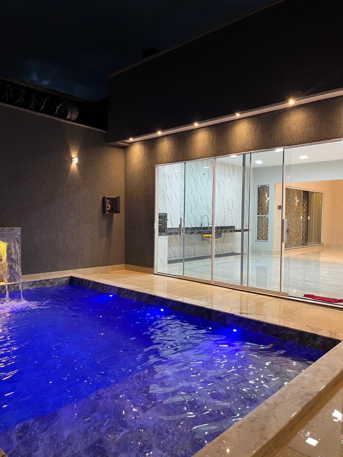 Casa no setor jardim gramado 4Q com piscina