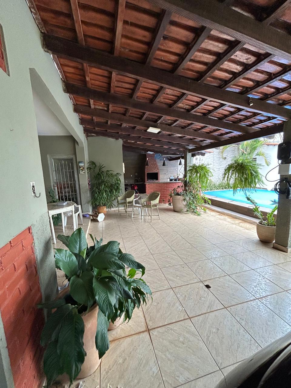 Casa Setor Santa Genoveva 240m²