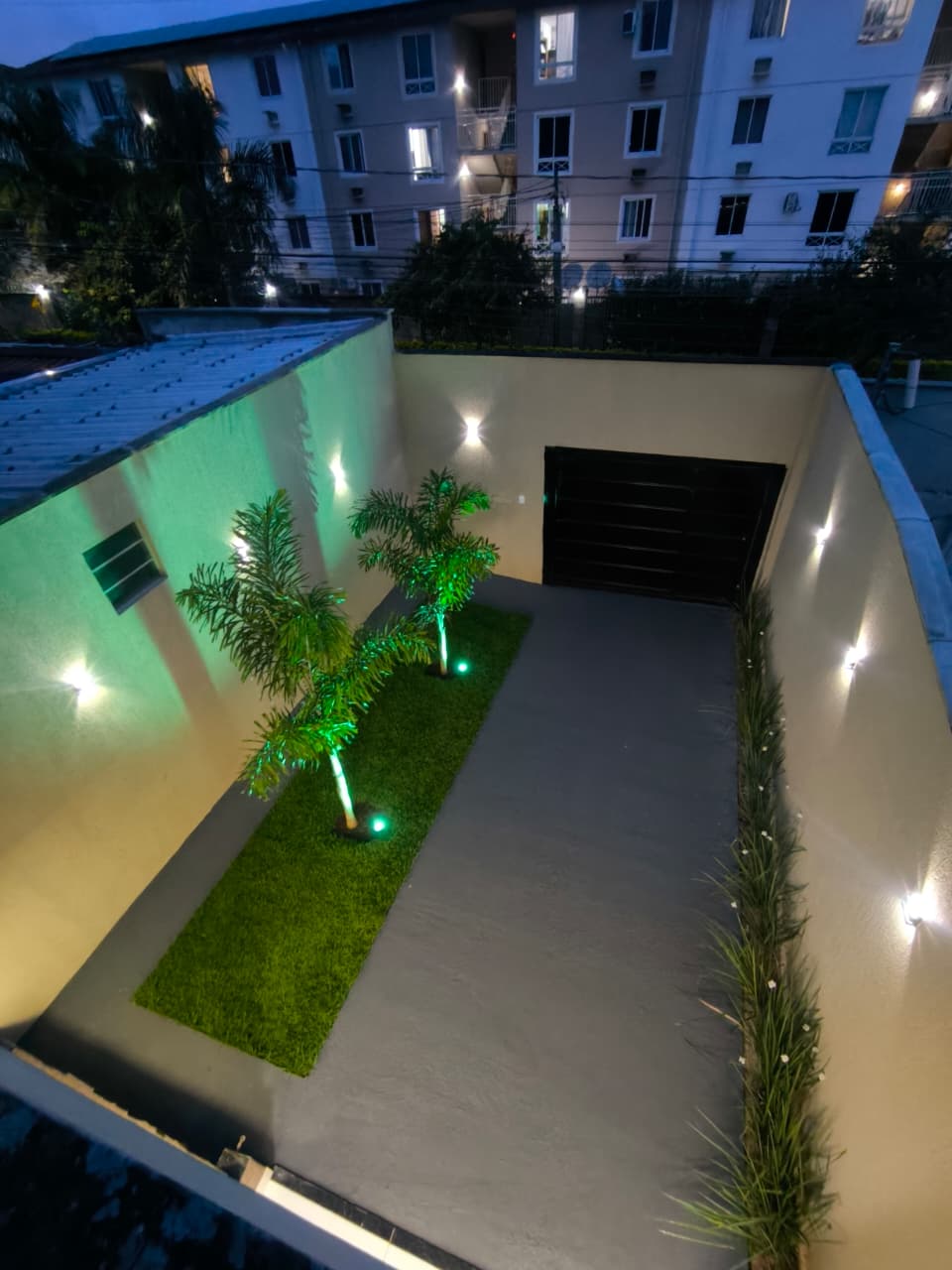 Vendo sobrado com área comercial na frente setor Itamaracá Goiânia