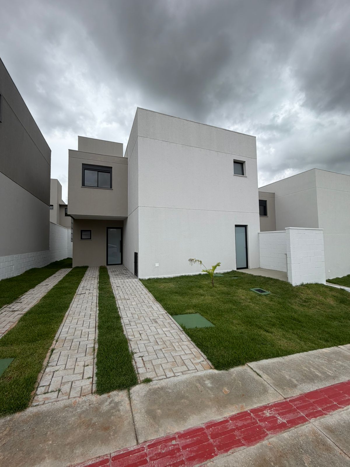 Casa em Condomínio Jardins Cannes 4 quartos sendo 3 suítes pronta para morar com 150m²
