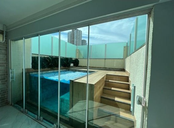 Cobertura de 244 metros reformada com piscina privativa no Nova suiça ao lado do Bueno