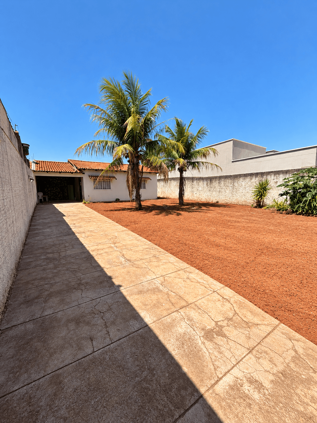 CASA 2 QUARTOS NA VILA ALZIRA