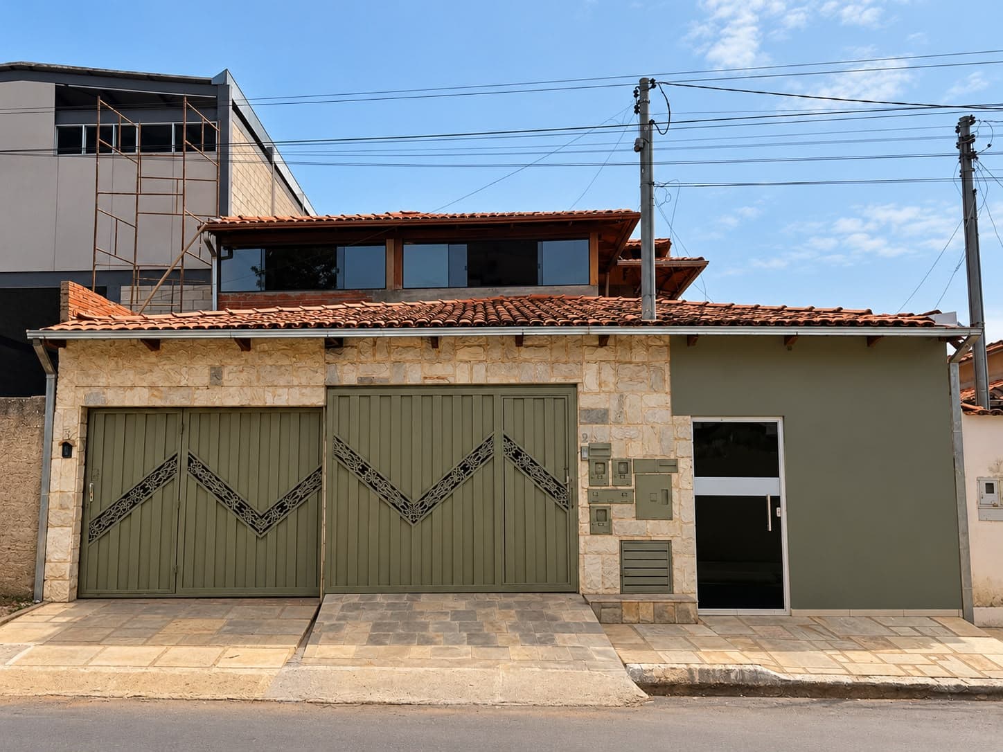4 CASAS Á VENDA EM PIRENÓPOLIS - TODAS ALUGADAS