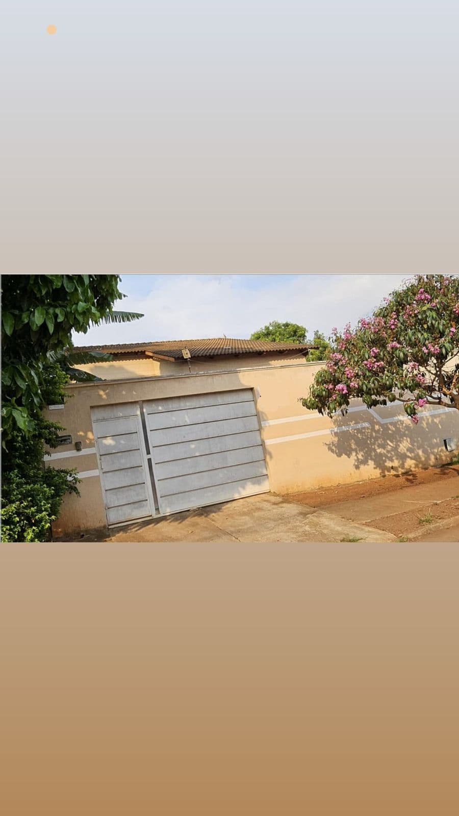 Casa em rua Senador Canedo