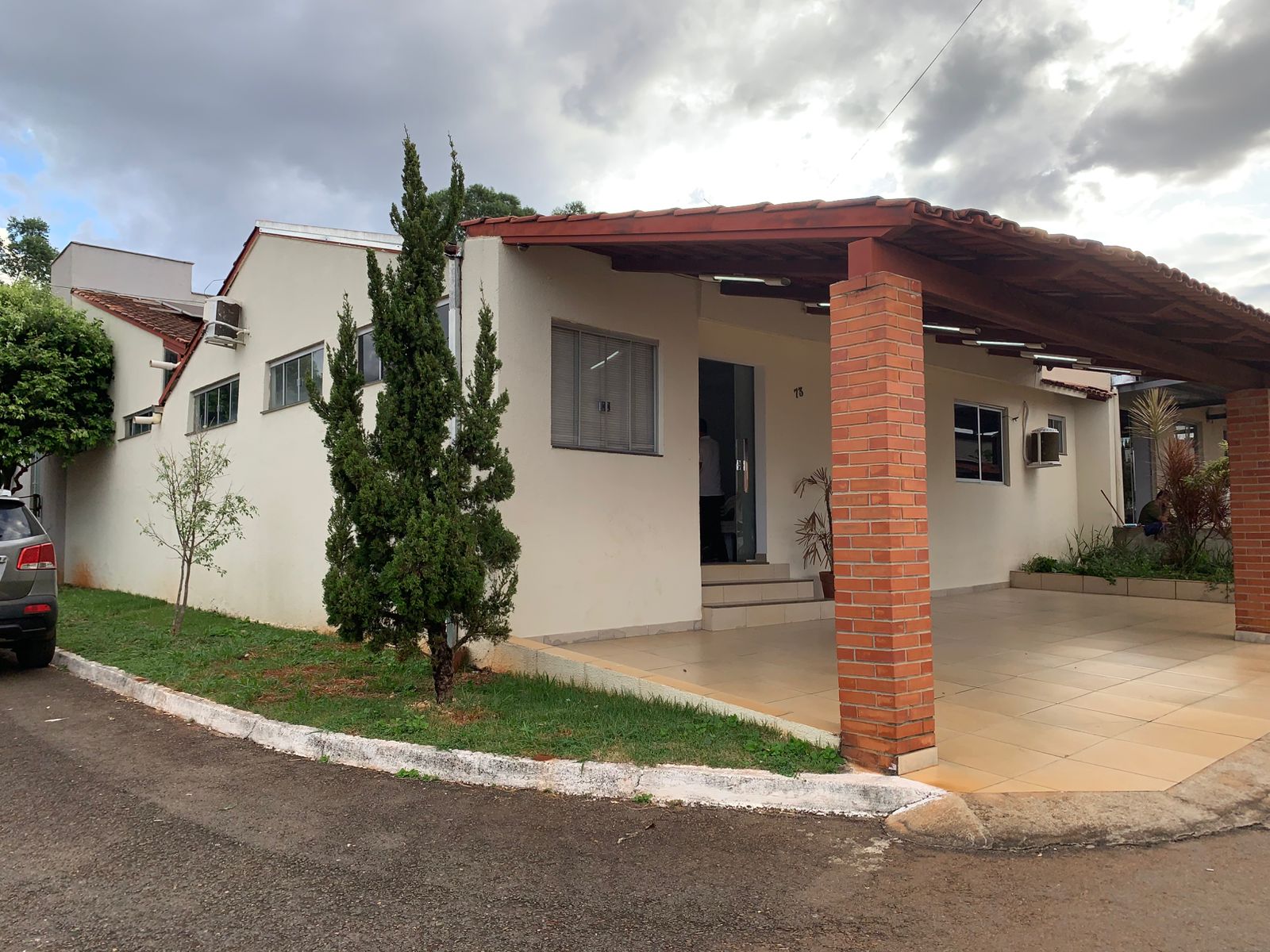 Casa de esquina em condomínio região noroeste Bosque dos Buritis 200m²