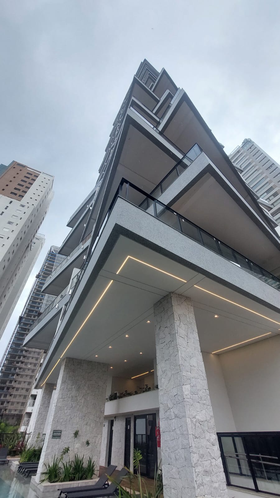 Apartamento com 3 suítes Ares Marista 174m²