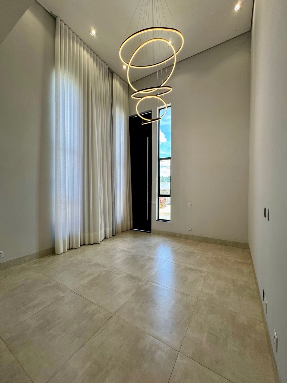 Sobrado Jardins Porto Senador Canedo - 233m²