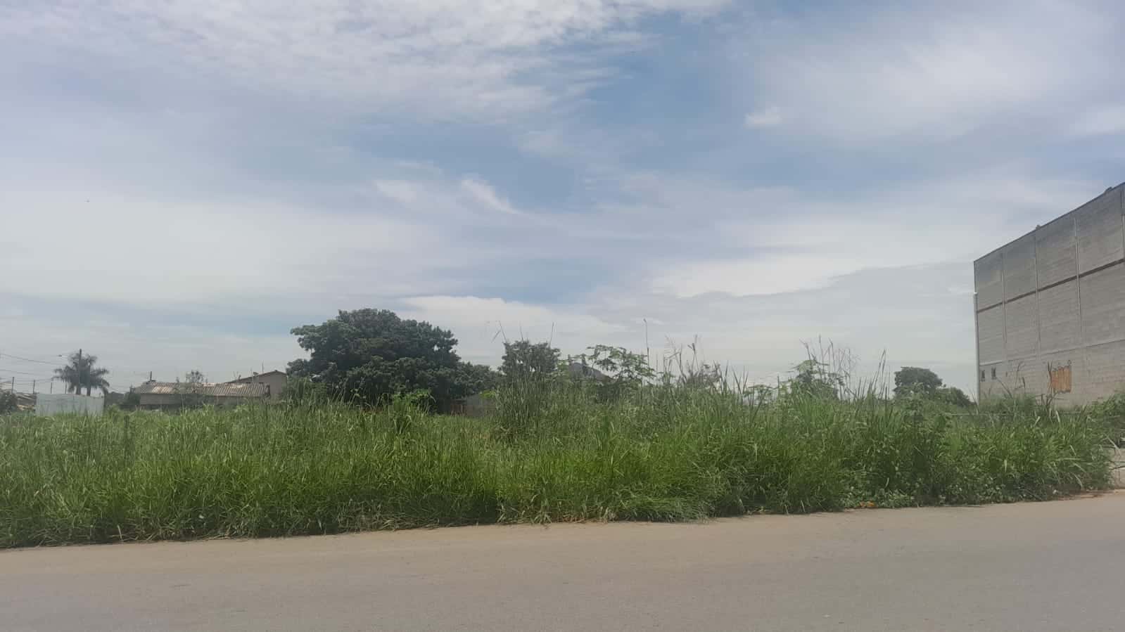 Lote em Aparecida de Goiânia 450m² ( avenida movimentada )