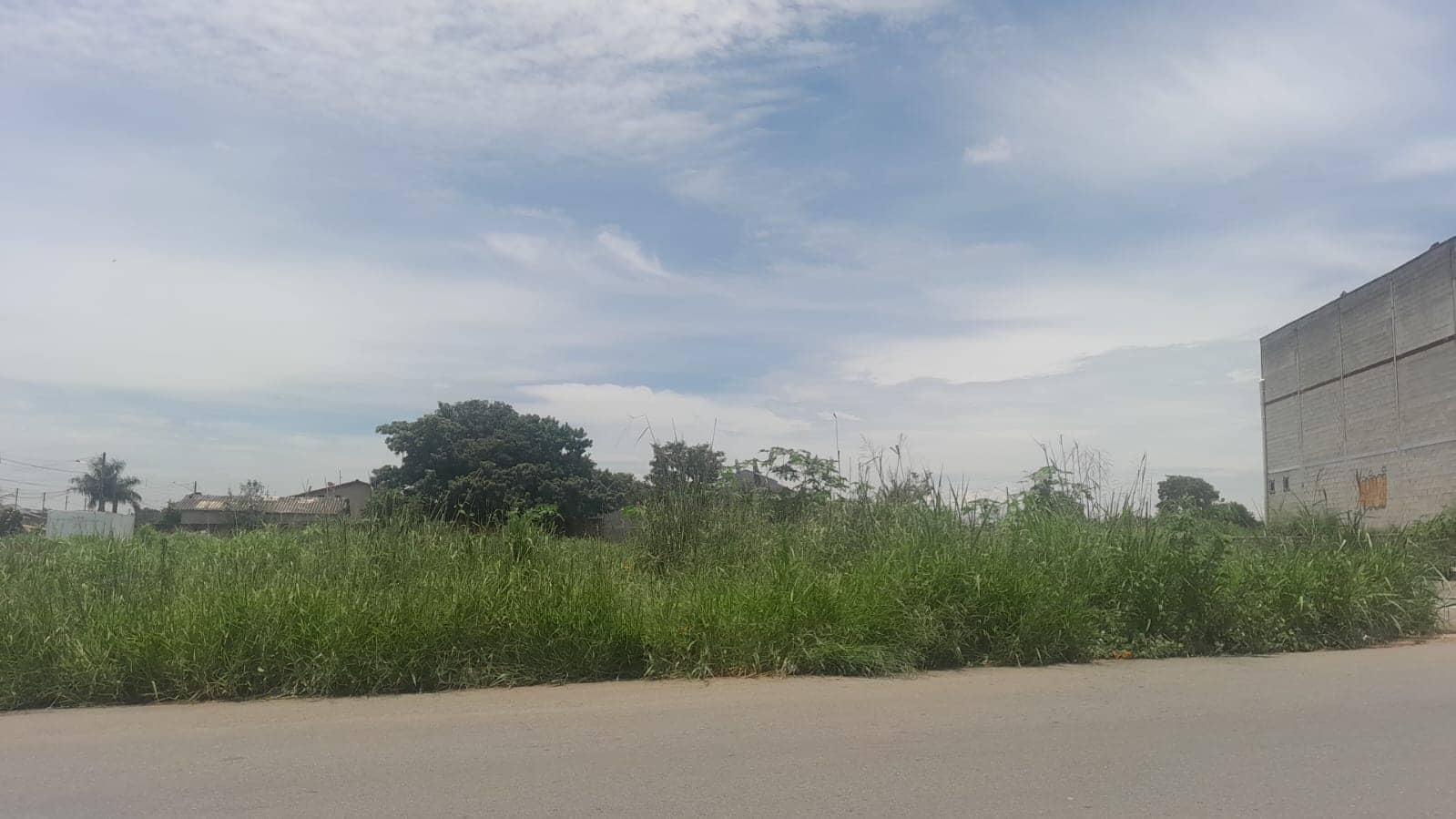 Lote em Aparecida de Goiânia 450m² ( avenida movimentada )
