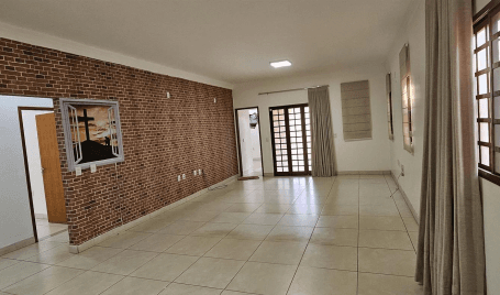Casa em rua Senador Canedo