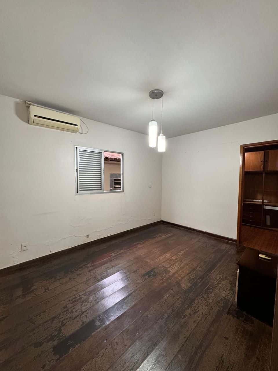 Casa Setor Santa Genoveva 240m²