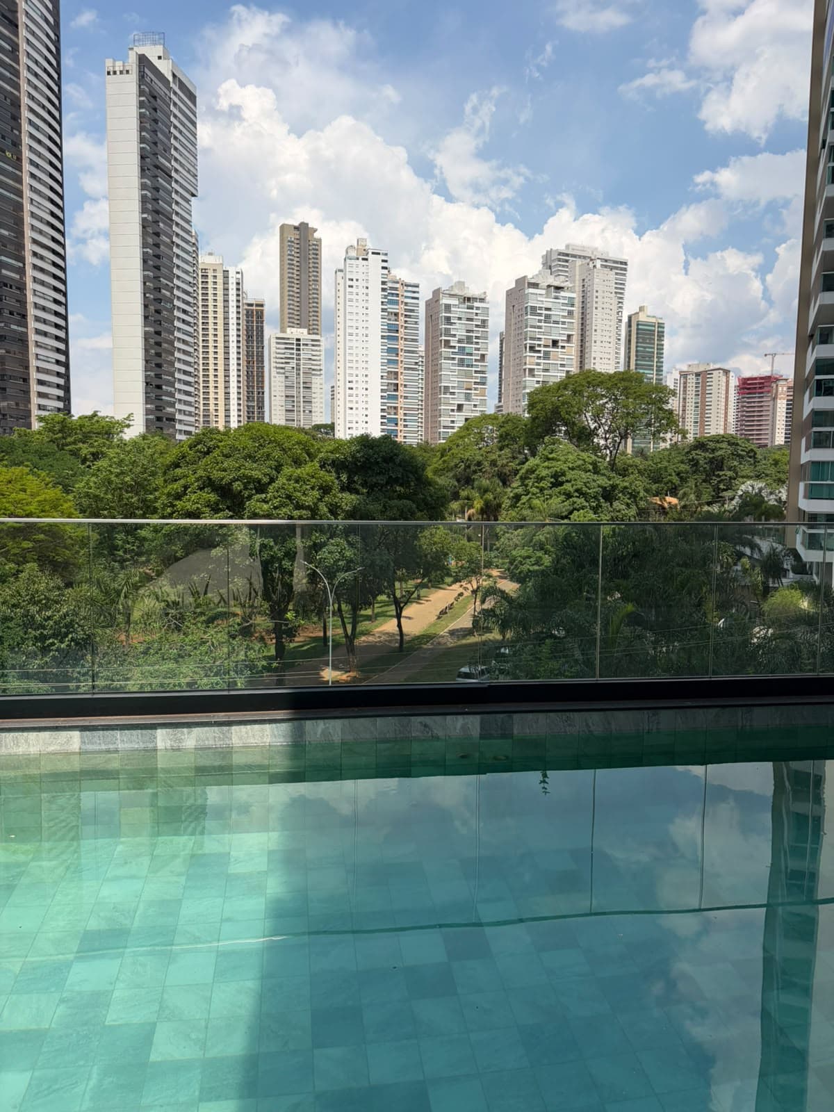 APARTAMENTO QUASAR FLAMBOYANT EM FRENTE AO PARQUE