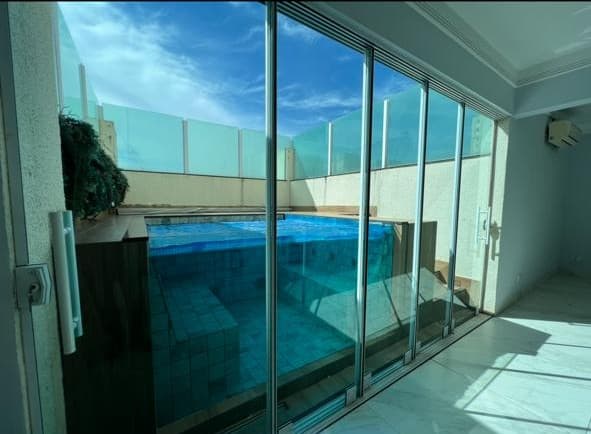Cobertura de 244 metros reformada com piscina privativa no Nova suiça ao lado do Bueno