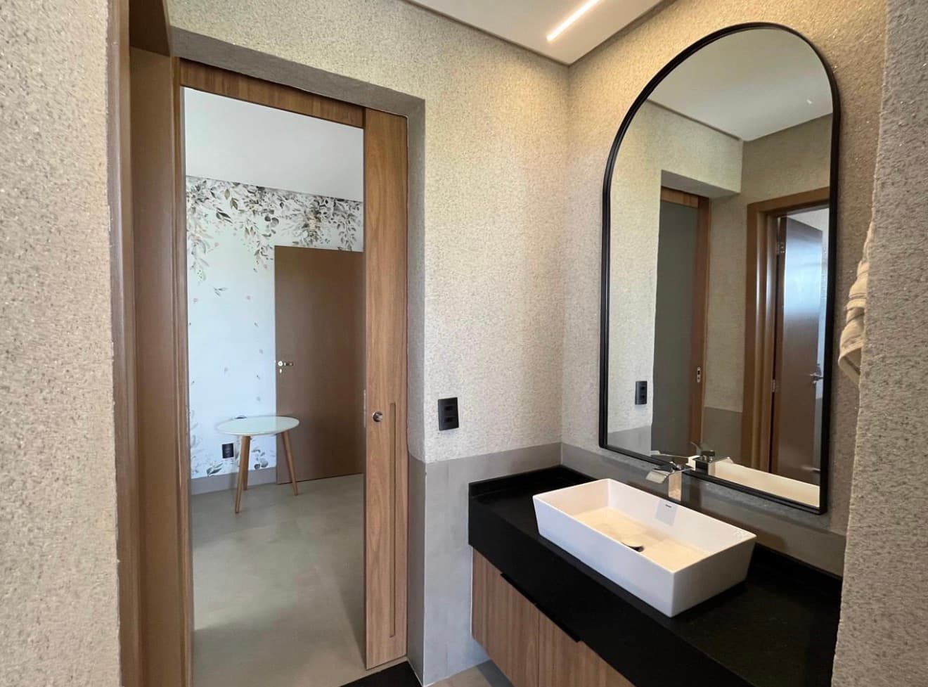 Sobrado 4 suítes + escritório 230m2