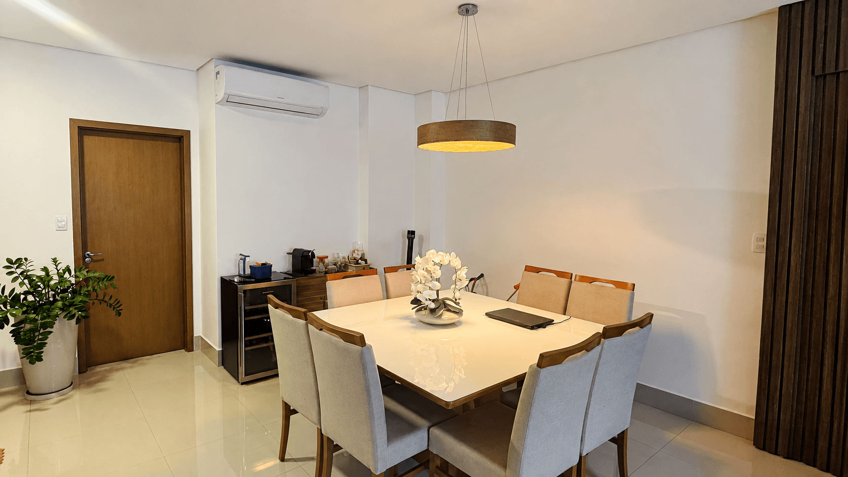 Apartamento com 3 Suítes e Vista para o Parque Cascave