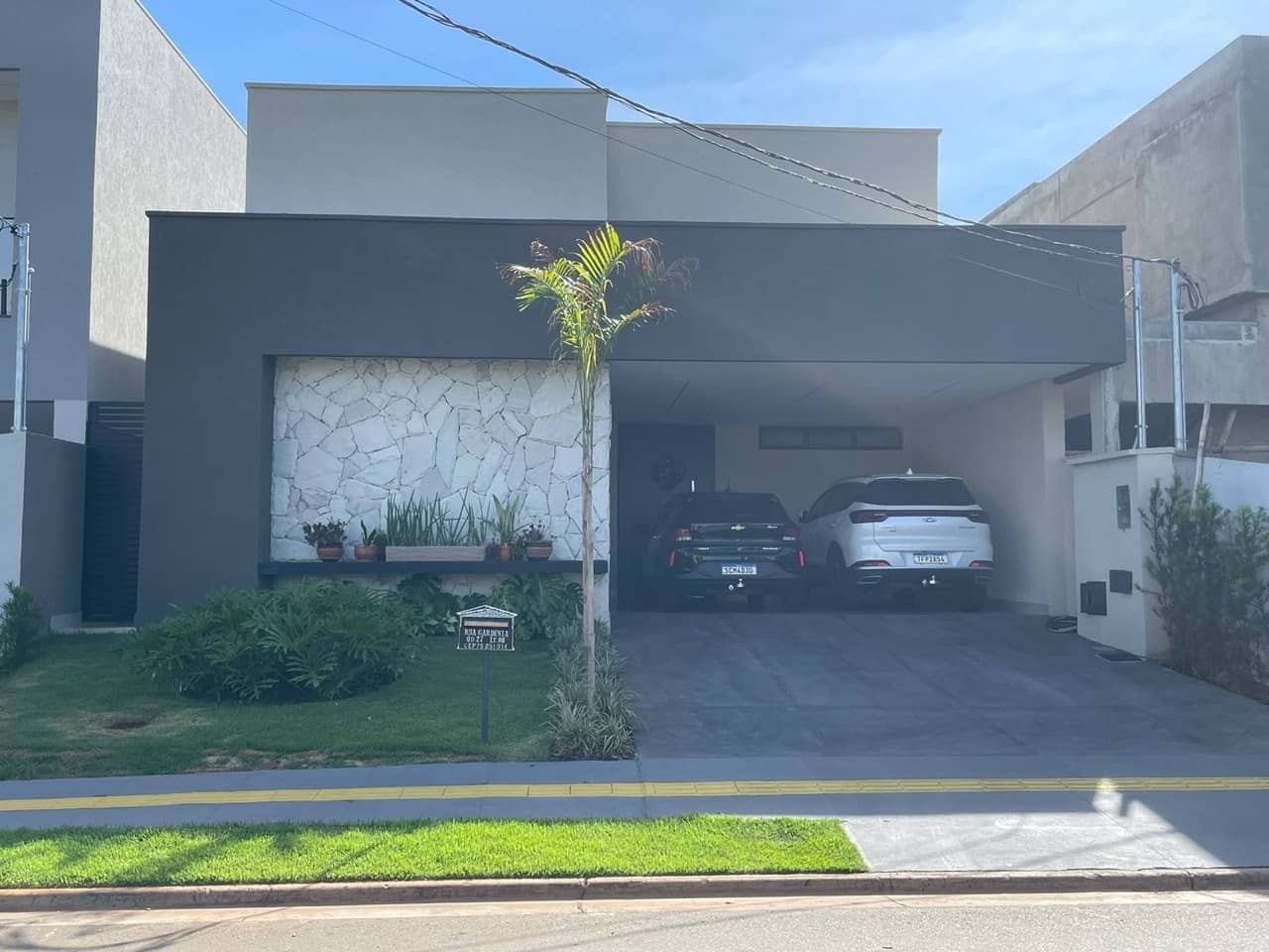 Casa Térrea No Jardins Capri - 147m²