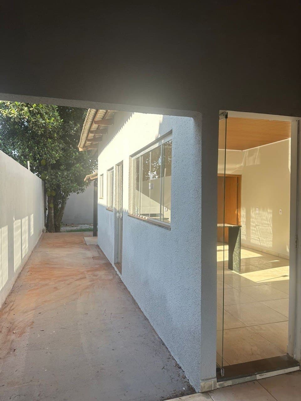 IMPERDÍVEL Casa 2 Quartos (1 suíte), Financiável, Próximo a Goiânia