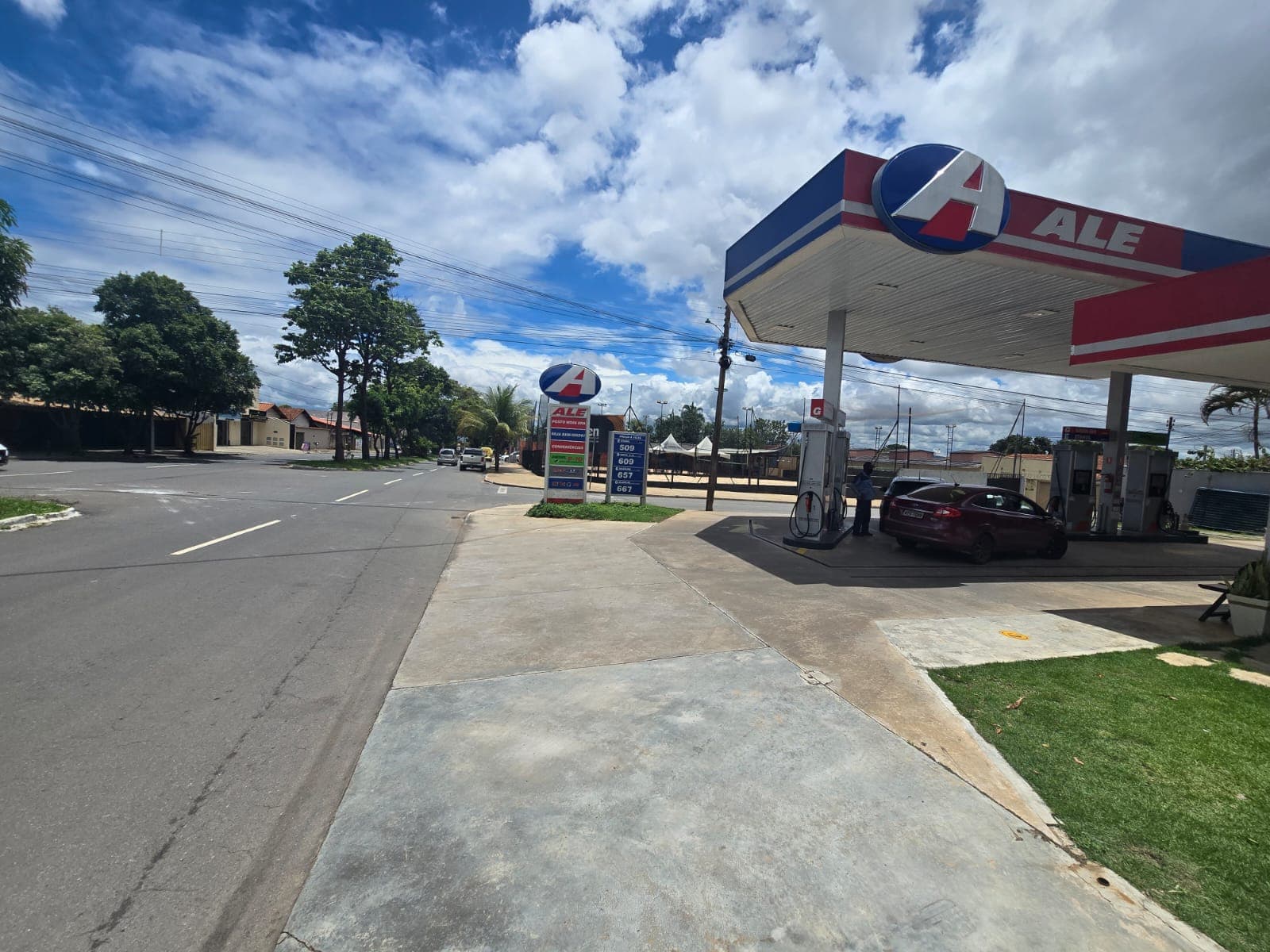 Posto de Gasolina ao lado do Buriti Shopping de esquina grande oportunidade de investimento
