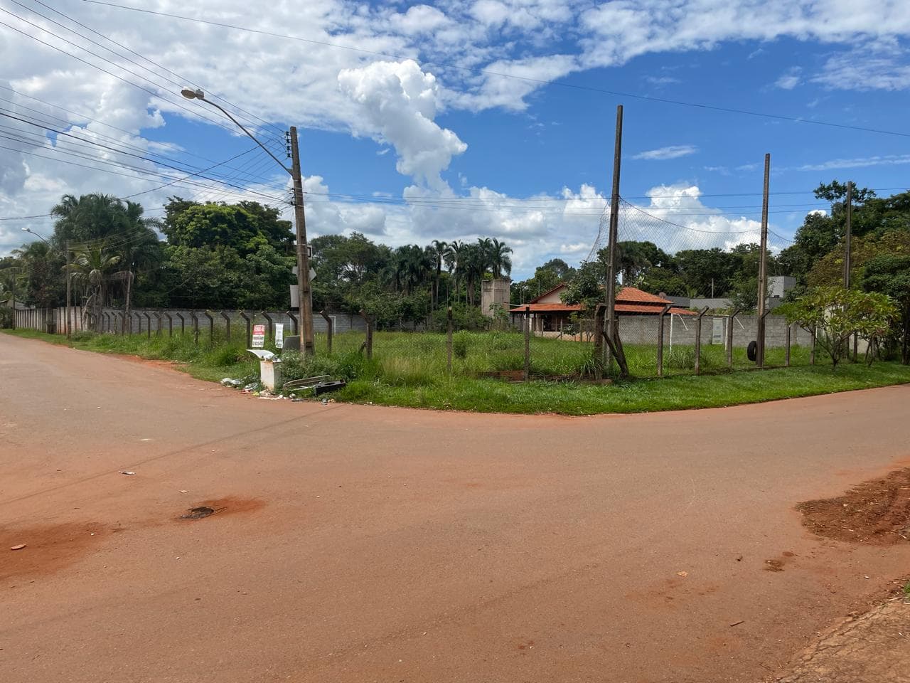 Casa Com 100 m² em Terreno de 2.223,95 m² Setor Privê Residencial Elza Fronza