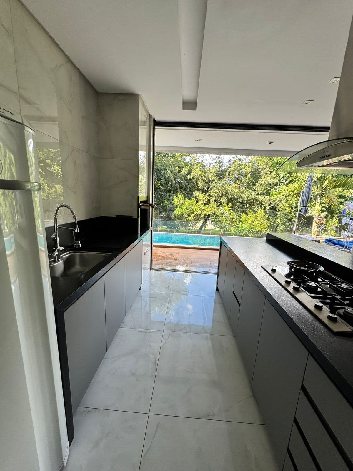 Sobrado condomínio Parquevile - Aparecida de Goiânia 274m²